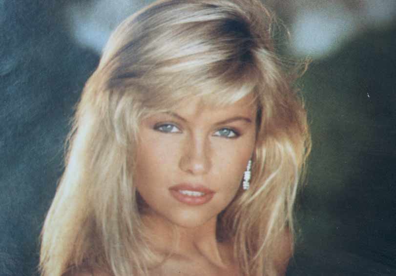 Lehtihaastatteluissa Pamela on kiitett&auml;v&auml;n usein kertonut , ett&auml; heid&auml;n perheens&auml; sukunimi oli alkujaan Hyyti&auml;inen